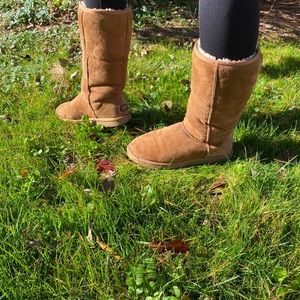 USED UGGS! WOMENS SIZE 9